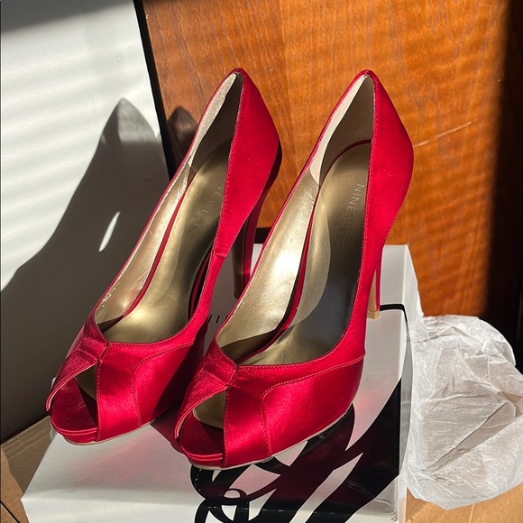 Nine West Women's Red Satin Paws Peep Toe Pumps - Picture 11 of 14